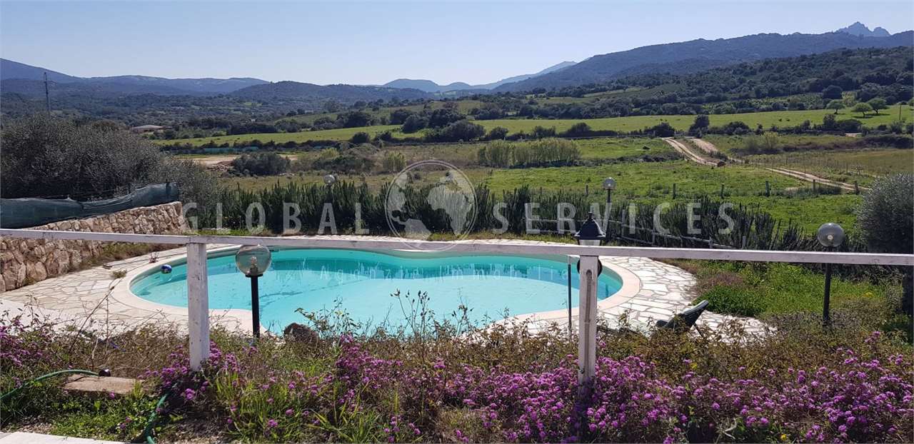 San Pantaleo villa with outbuilding for sale