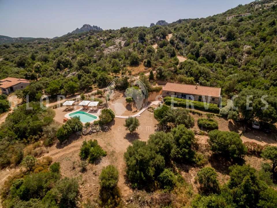 San Pantaleo Villa con piscina in vendita