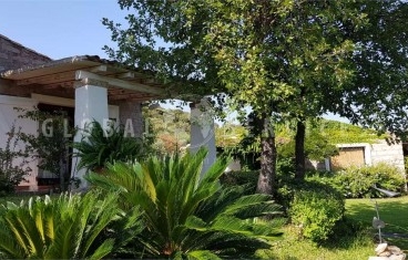 Olbia San Pantaleo, villa e depandance in vendita