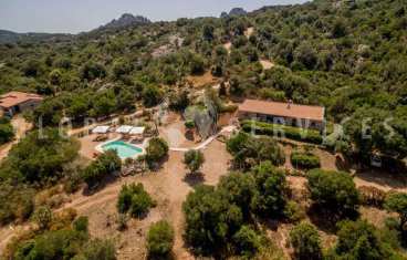 Villa with swimming pool for sale